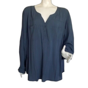 new TORRID Top, 4/4X, Dusty Blue, Long Tab Sleeve, Pockets, Challis Pullover